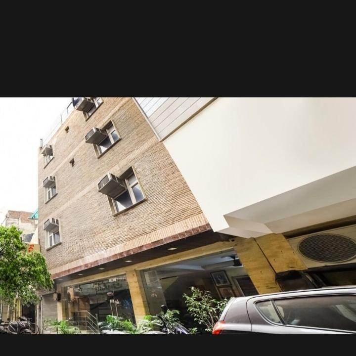 Hotel Mahalaxmi Deluxe New Delhi Buitenkant foto