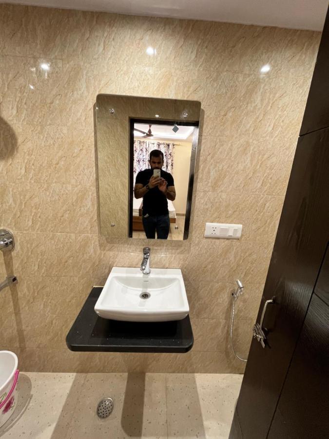 Hotel Mahalaxmi Deluxe New Delhi Buitenkant foto