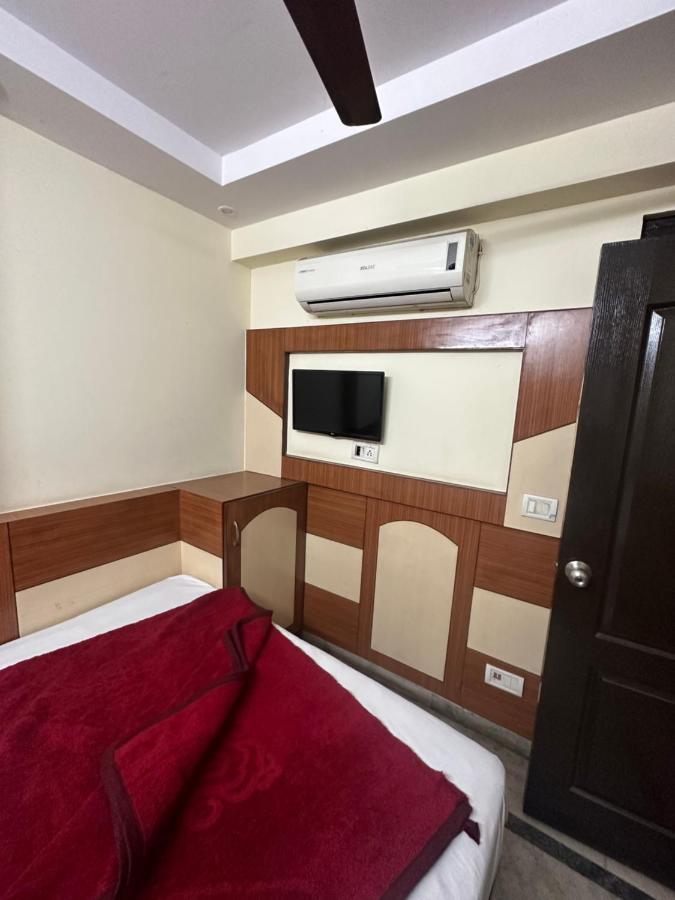 Hotel Mahalaxmi Deluxe New Delhi Buitenkant foto