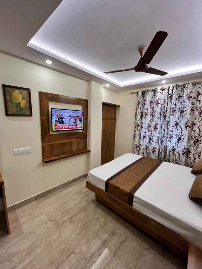 Hotel Mahalaxmi Deluxe New Delhi Buitenkant foto